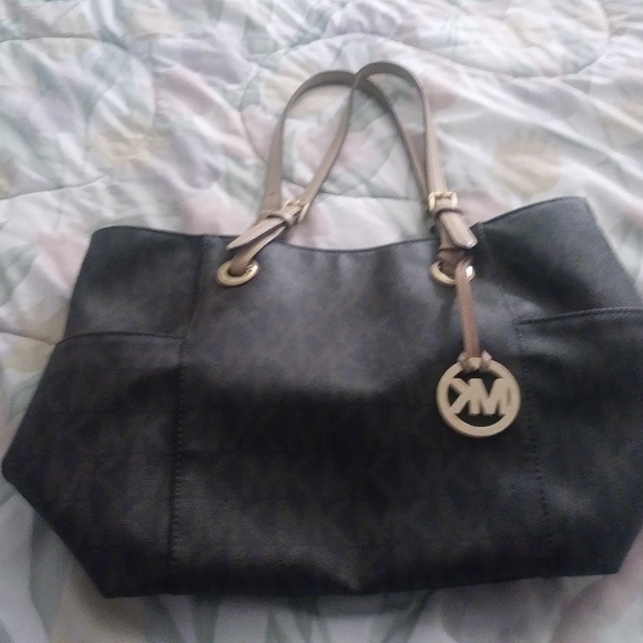 purse - Picture 3 of 3